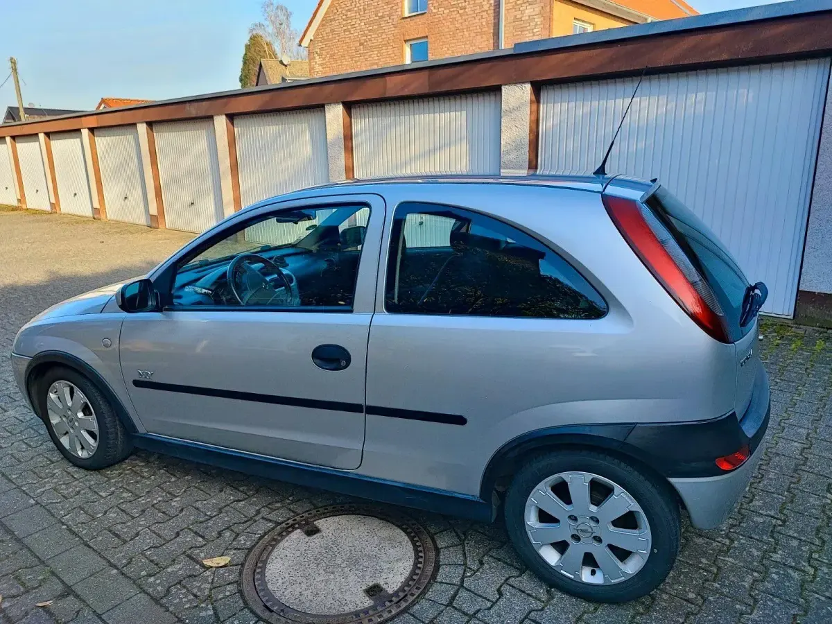 Gebraucht Opel Corsa Njoy 58 PS (42 kW) 2003 Silber Kleinwagen