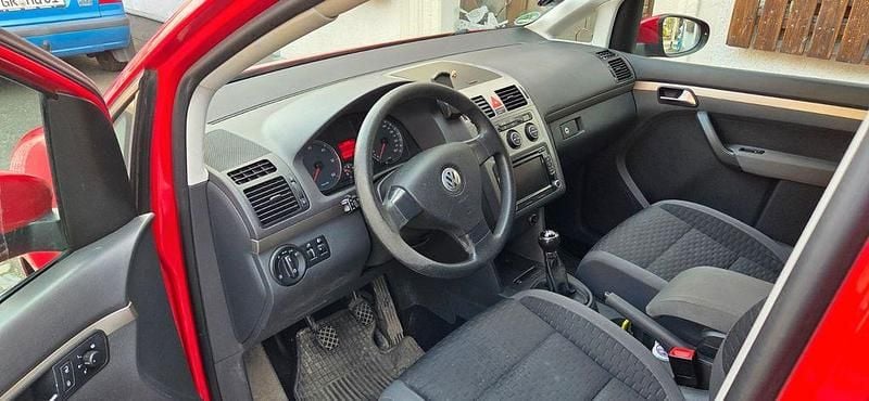 Gebraucht VW Touran 140 PS (102 kW) 2010 Rot Van / Kleinbus