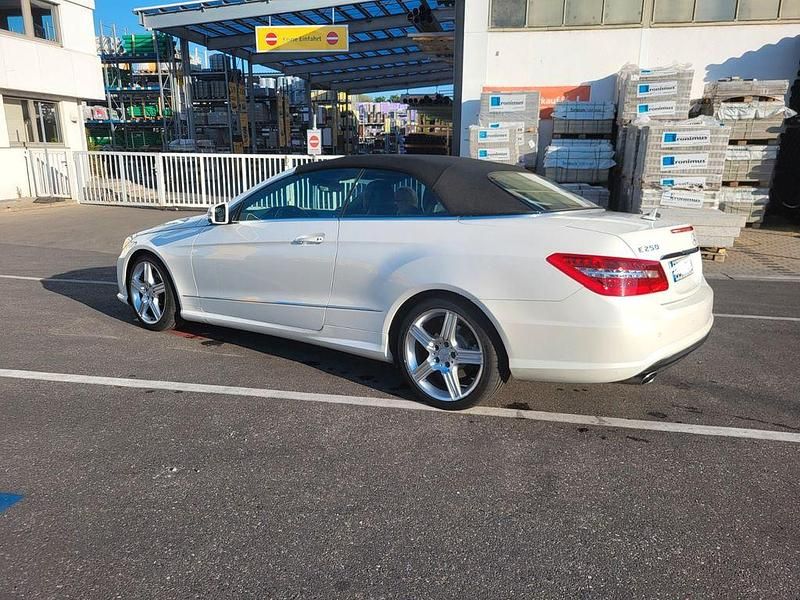 Gebraucht Mercedes E250 Avantgarde 204 PS (150 kW) 2012 Weiß Cabrio