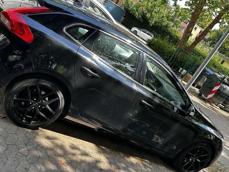 Schwarz Gebraucht 2012 Volvo V40 Kombi | 8.000 € (Fairer Preis) - Bild 1/4