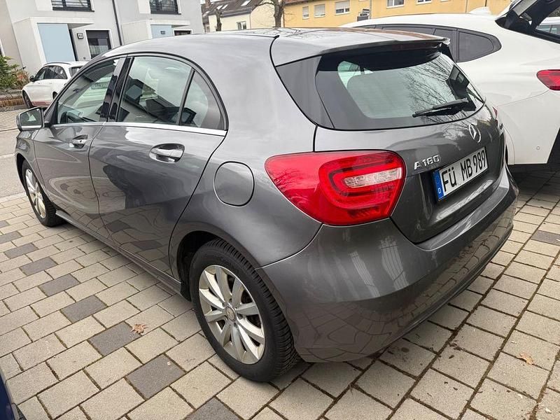 Gebraucht Mercedes A180 109 PS (80 kW) 2013 Schwarz Limousine