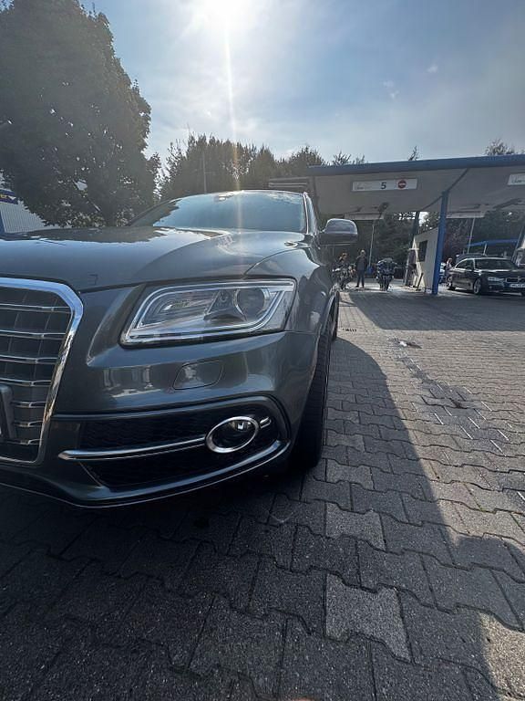 Grau Gebraucht 2015 Audi SQ5 Competition SUV | 24.500 € (Fairer Preis) - Bild 1/4