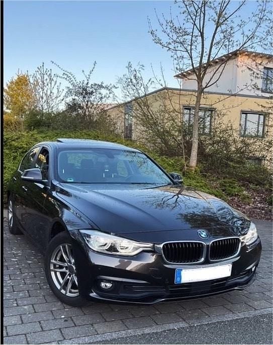 Second-hand BMW 320 190 CP (139 kW) 2017 Maro Berlinǎ