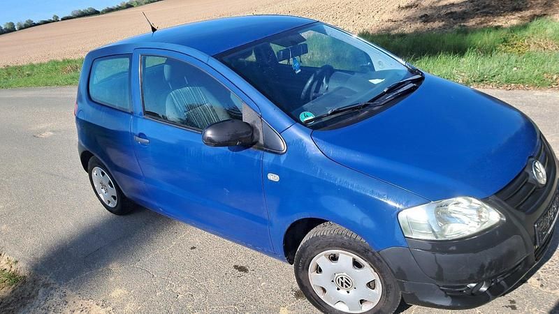 Second-hand VW Fox 75 CP (55 kW) 2010 Albastru Hatchback