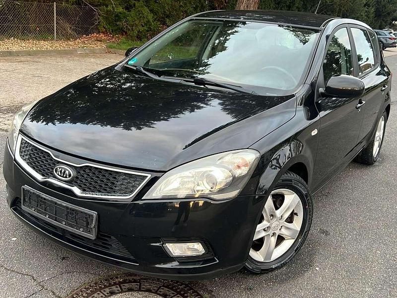 Gebraucht Kia Ceed Edition 7 116 PS (85 kW) 2012 Zilinaschwarz met. Kleinwagen