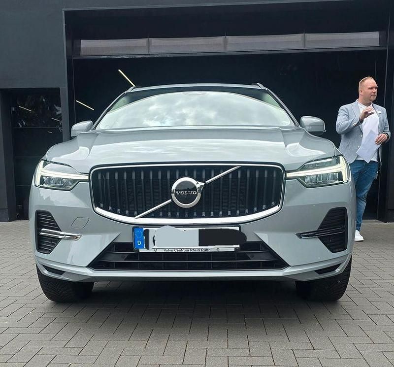 Grau Gebraucht 2023 Volvo XC60 Core SUV | 38.449 € (Guter Preis) - Bild 1/4