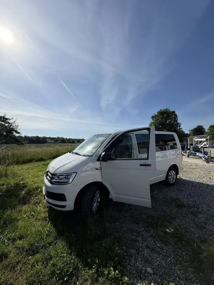 Gebraucht VW Multivan Trendline 150 PS (110 kW) 2019 Weiß Van / Kleinbus