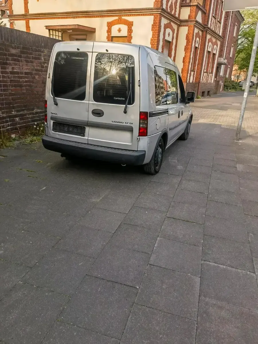 Używany Opel Combo 75 KM (55 kW) 2004 Srebrny Minivan