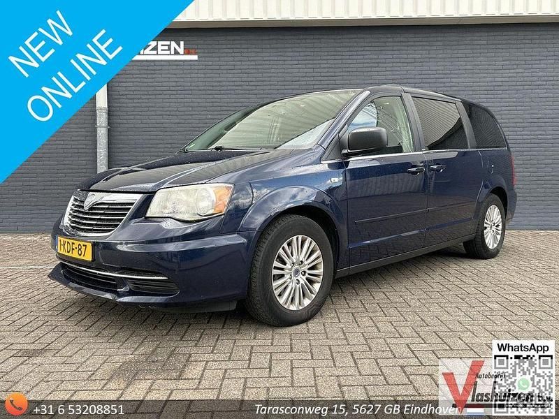 Blau Gebraucht 2013 Lancia Voyager Silver Van / Kleinbus | 2.950 € (Fairer Preis) - Bild 1/4