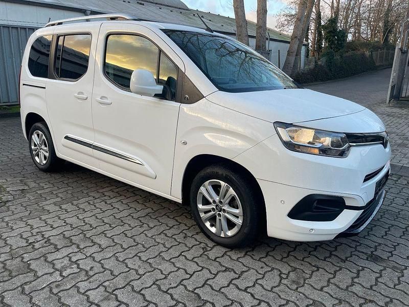 Weiß Gebraucht 2021 Toyota Proace Verso City Kombi | 12.750 € (Fairer Preis) - Bild 1/4