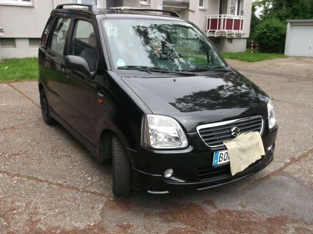 Schwarz Gebraucht 2004 Suzuki Wagon R+ Kombi | 2.600 € - Bild 1/4