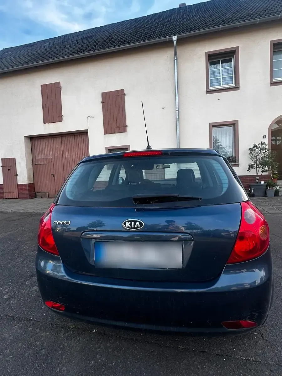 Gebraucht Kia Ceed 80 PS (58 kW) 2009 Blau Kleinwagen