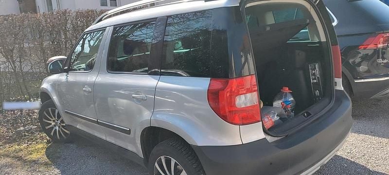 Gebraucht Skoda Yeti 105 PS (77 kW) 2015 Grau SUV