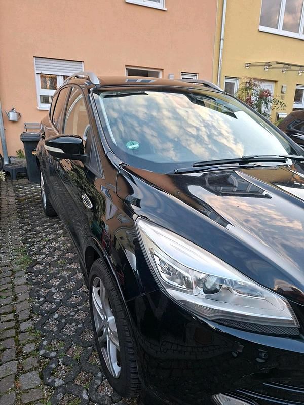 Gebraucht Ford Kuga Titanium 150 PS (110 kW) 2016 Schwarz SUV