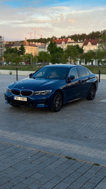 Blau Gebraucht 2021 BMW 330 Sport Line Limousine | 24.000 € (Superpreis) - Bild 1/4