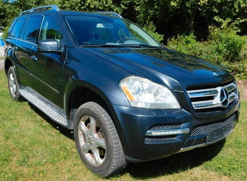 Grau Gebraucht 2012 Mercedes GL450 SUV | 17.500 € (Fairer Preis) - Bild 1/4