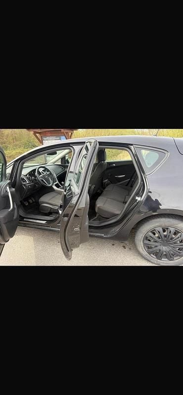 Usata Opel Astra 116 CV (85 kW) 2010 Nero Utilitaria