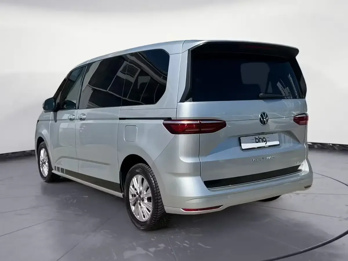 Second-hand VW Multivan 218 CP (160 kW) 2022 Argintiu Monovolum