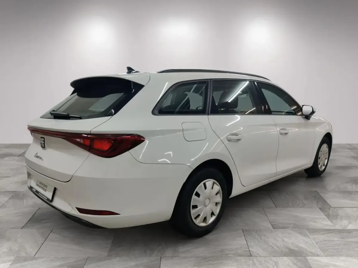 Używany Seat Leon Reference 90 KM (66 kW) 2022 Biały Kombi