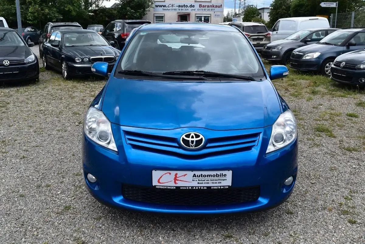 Gebraucht Toyota Auris Life+ 132 PS (97 kW) 2011 Blau Kleinwagen