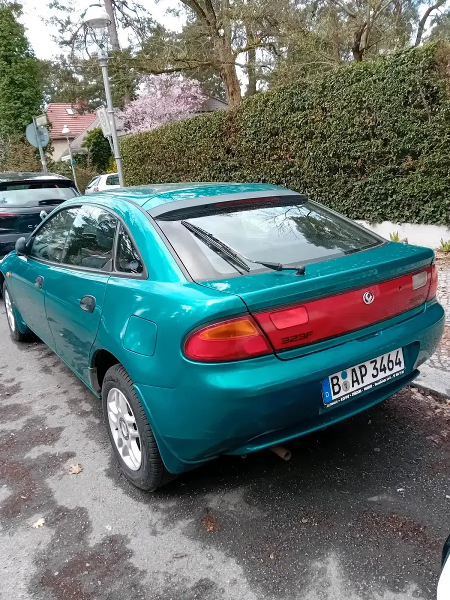 Gebraucht Mazda 323 88 PS (64 kW) 1994 Grün Limousine