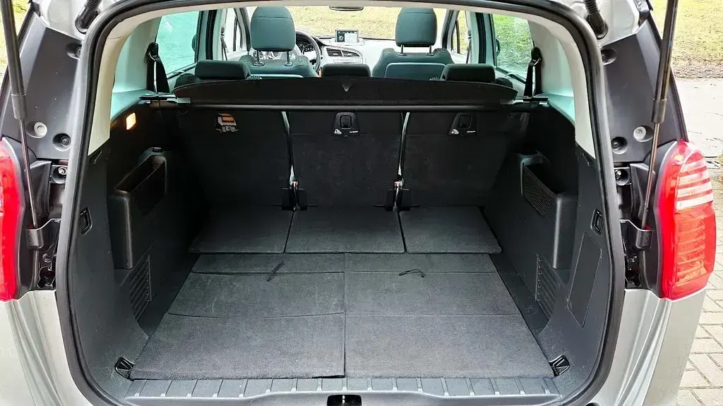 Gebraucht Peugeot 5008 Allure 150 PS (110 kW) 2016 Silber Van / Kleinbus