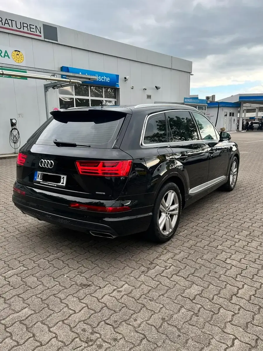 Używany Audi Q7 S-Line 272 KM (200 kW) 2016 Czarny SUV
