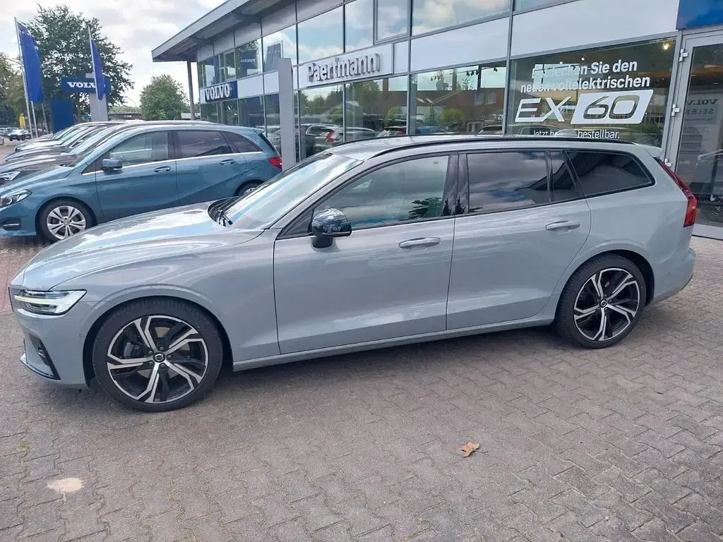 Gebraucht Volvo V60 Plus 197 PS (144 kW) 2025 Grau Kombi