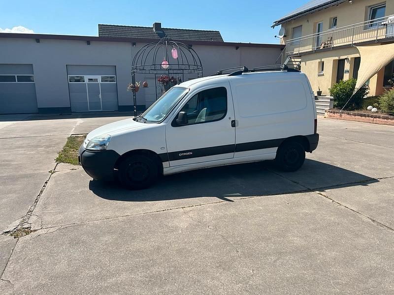 Weiß Gebraucht 2003 Citroën Berlingo Van / Kleinbus | 1.999 € - Bild 1/4