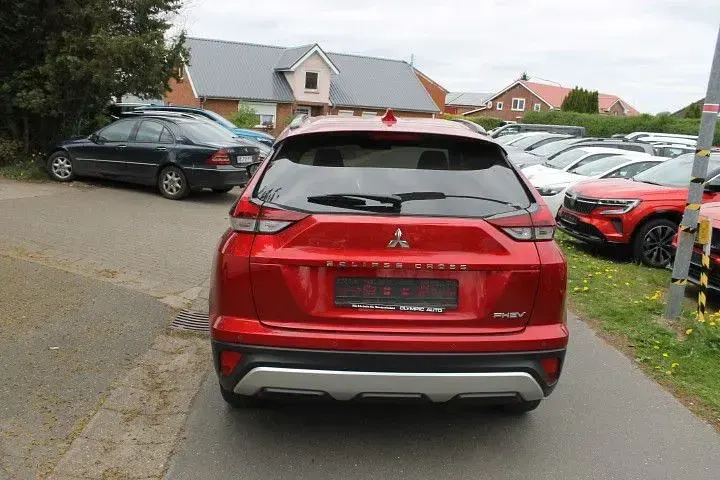 Używany Mitsubishi Eclipse Cross Plus 98 KM (72 kW) 2022 Czerwony SUV