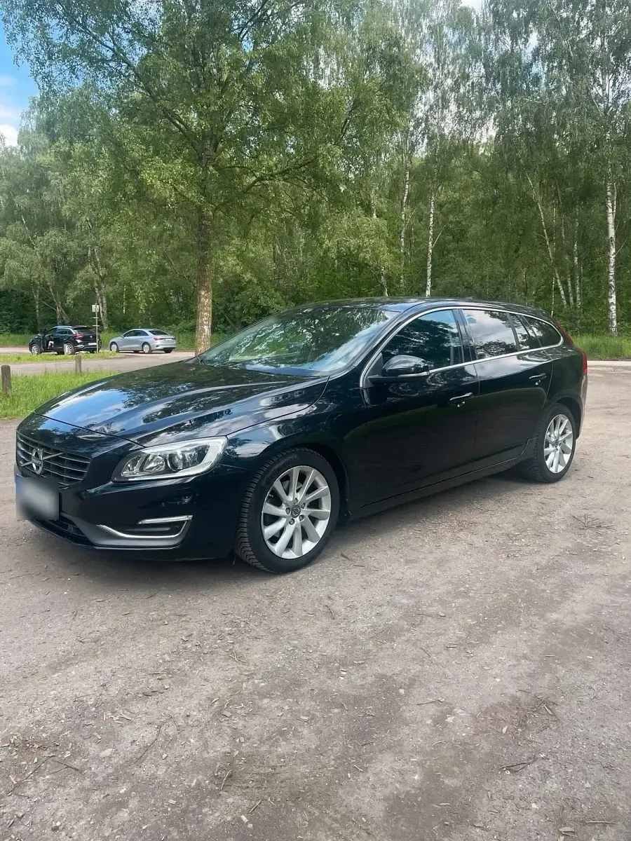 Gebraucht Volvo V60 181 PS (133 kW) 2015 Schwarz Kombi