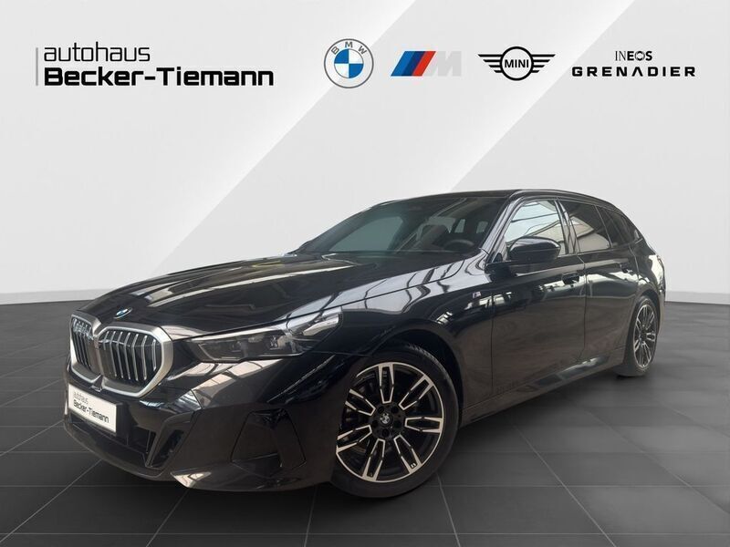 Saphirschwarz Gebraucht 2024 BMW 520 Performance Kombi | 56.996 € (Fairer Preis) - Bild 1/4