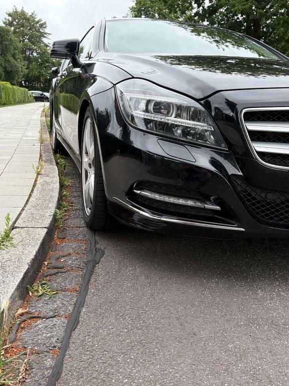 Schwarz Gebraucht 2011 Mercedes CLS350 Coupé | 11.999 € (Fairer Preis) - Bild 1/4