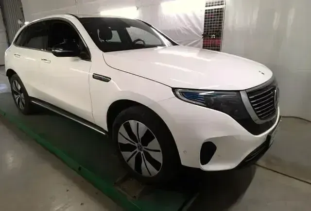 Gebraucht Mercedes EQC400 300 kW (408 PS) 2021 Weiß SUV