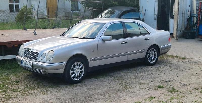 Gebraucht Mercedes E280 200 PS (147 kW) 1998 Silber Limousine