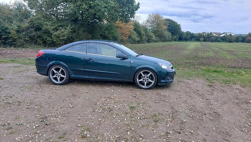 Grün Gebraucht 2008 Opel Astra Cabriolet Cabrio | 3.700 € (Etwas zu teuer) - Bild 1/4