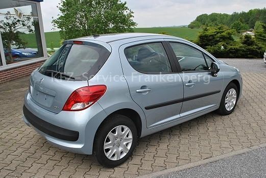 Gebraucht Peugeot 207 73 PS (53 kW) 2010 Silber metallic Kleinwagen