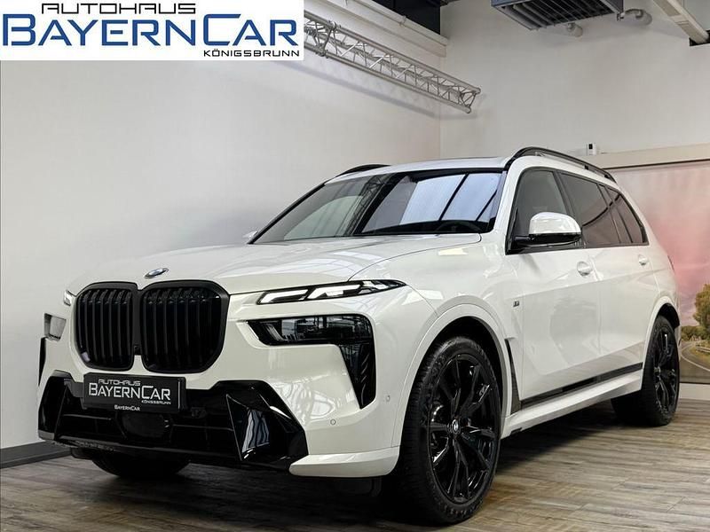 (0a96) mineralweiß metallic Gebraucht 2025 BMW X7 M Sport SUV | 108.889 € - Bild 1/4
