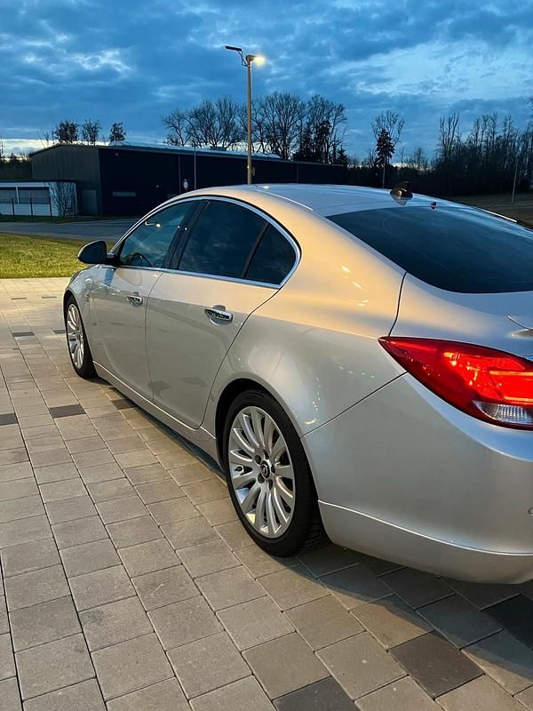Gebraucht Opel Insignia Cosmo 226 PS (166 kW) 2010 Silber Limousine