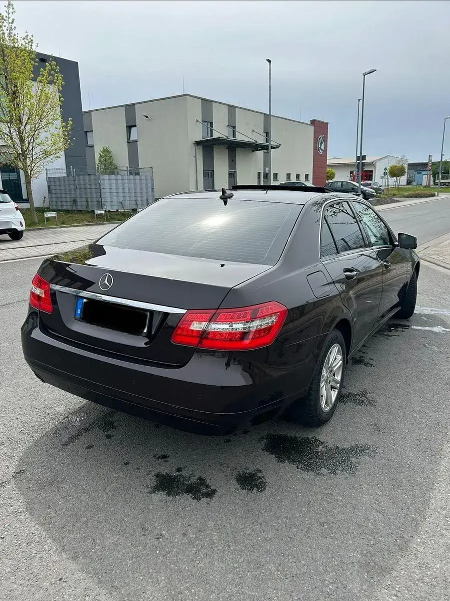 Gebraucht Mercedes E200 184 PS (135 kW) 2011 Braun Limousine