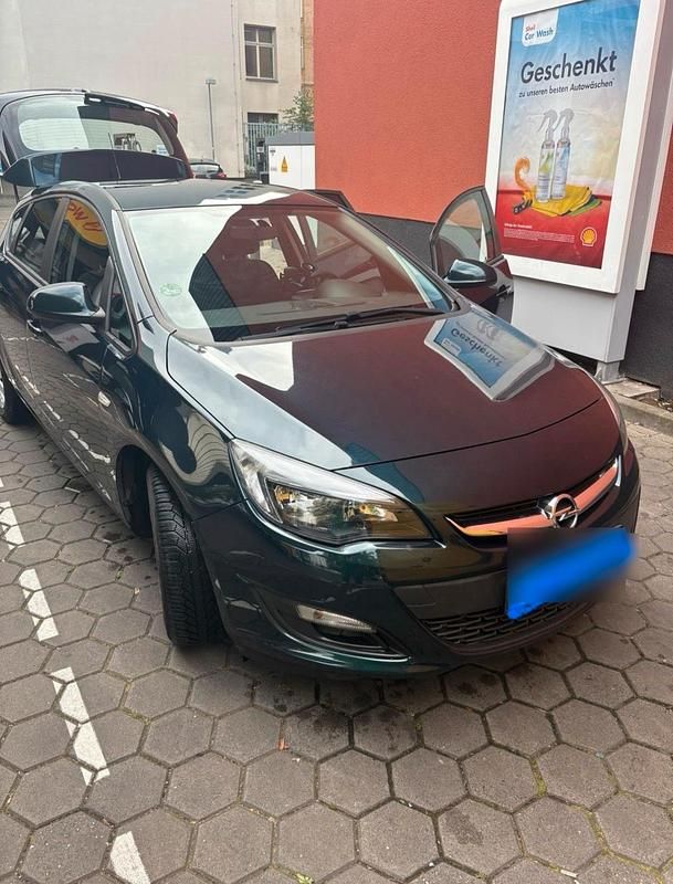 Grün Gebraucht 2015 Opel Astra Limousine | 7.000 € (Guter Preis) - Bild 1/4