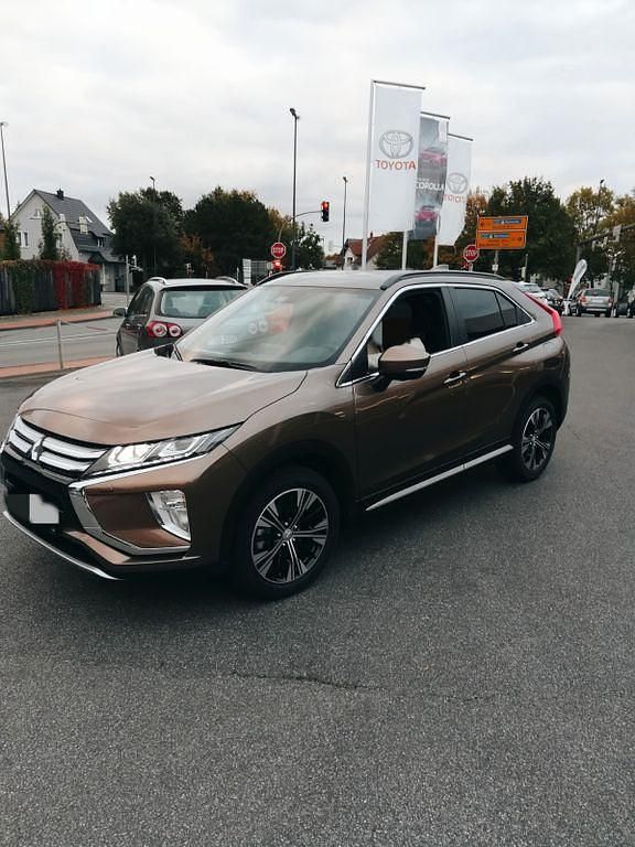 Braun Gebraucht 2019 Mitsubishi Eclipse Cross Diamant Edition SUV | 16.500 € (Guter Preis) - Bild 1/4