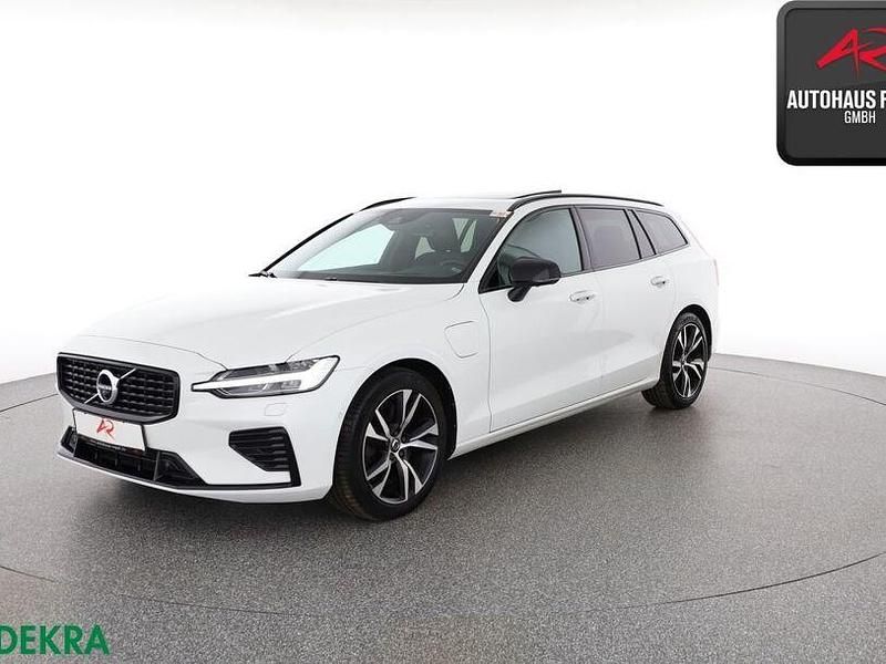 Gebraucht Volvo V60 R-Design 341 PS (250 kW) 2021 Ice white / solid Kombi