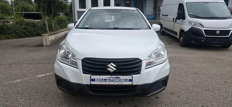 Weiß Gebraucht 2014 Suzuki SX4 S-Cross Club SUV | 7.850 € (Guter Preis) - Bild 1/4