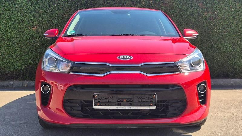 Second-hand Kia Stonic 101 CP (74 kW) 2019 Roșu SUV