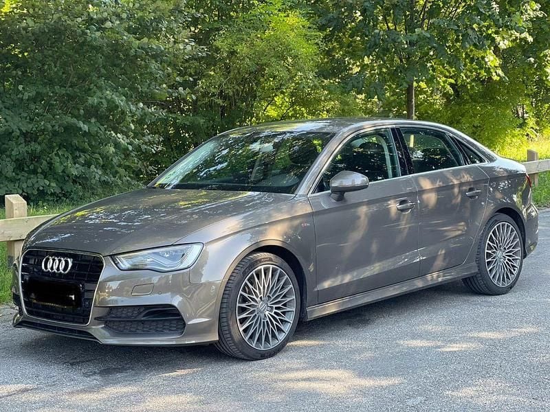 Grau Gebraucht 2015 Audi A3 S-Line Limousine | 11.489 € (Guter Preis) - Bild 1/4