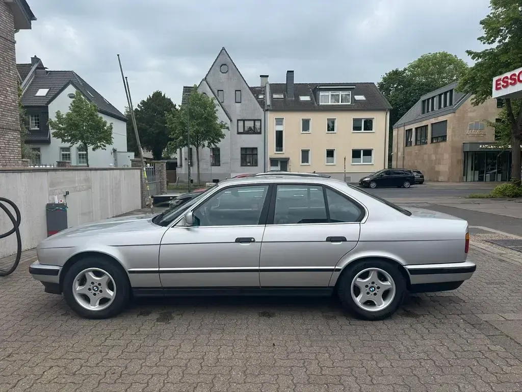 Używany BMW 520 150 KM (110 kW) 1990 Srebrny Sedan/Limuzyna