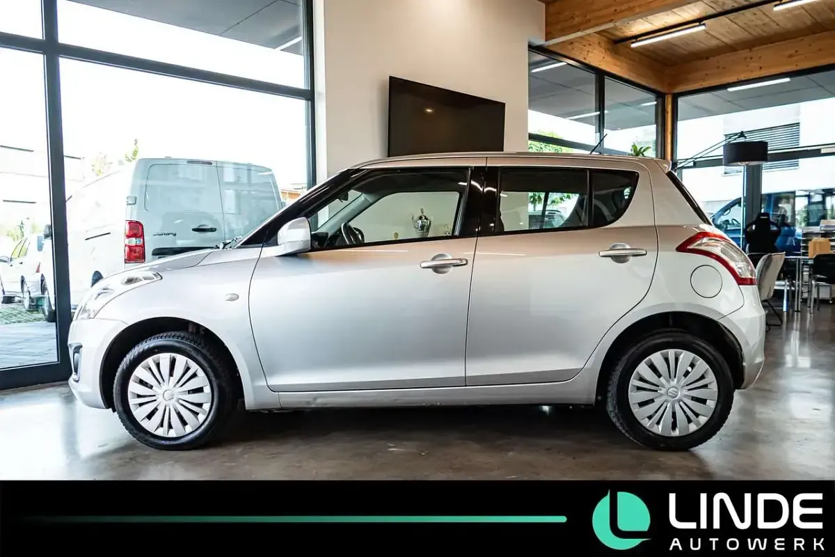 Gebraucht Suzuki Swift Club 94 PS (69 kW) 2014 Silber Kleinwagen