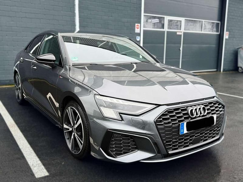 Grau Gebraucht 2021 Audi A3 S-Line Limousine | 29.999 € (Teuer) - Bild 1/4