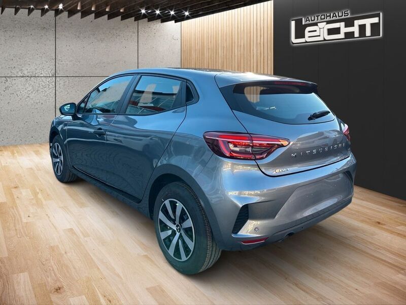 Neu Mitsubishi Colt 67 PS (49 kW) 2025 Grau Limousine
